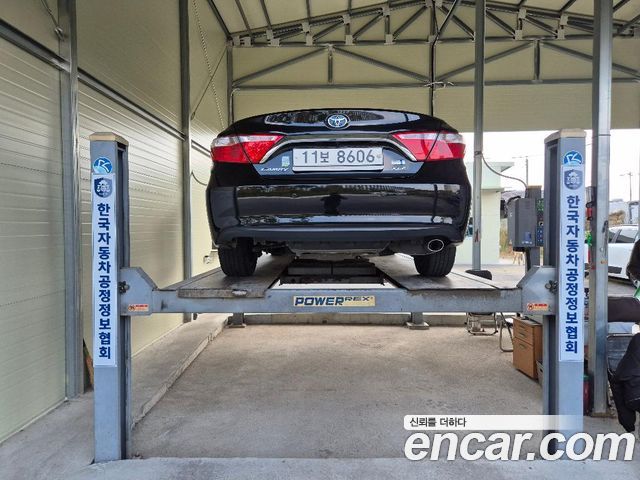 Toyota Camry Hybrid XLE — пробег 123 835 км — фото 2 из 3