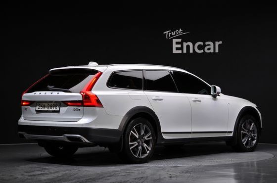 Volvo V90 D5 PRO AWD — пробег 134 215 км — фото 2 из 5
