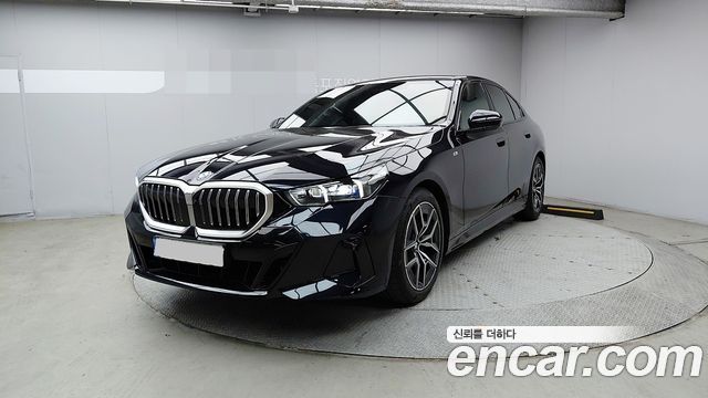 BMW 5-Series 520i M Sport — пробег 30 301 км — фото 1 из 5