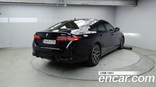 BMW 5-Series 520i M Sport — пробег 30 301 км — фото 4 из 5