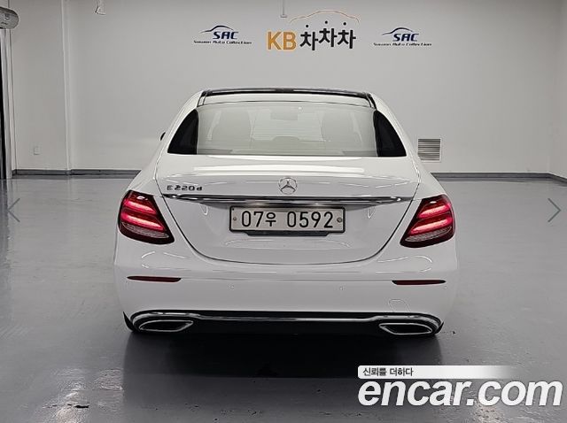 Mercedes-Benz E-Class E220d Avantgarde — пробег 139 760 км — фото 3 из 5