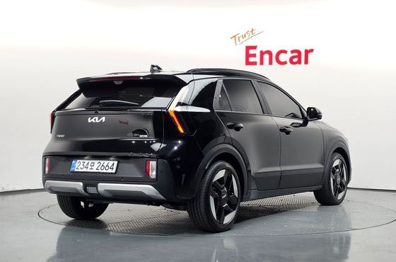 Kia Niro Prestige — пробег 1 422 км — фото 2 из 5