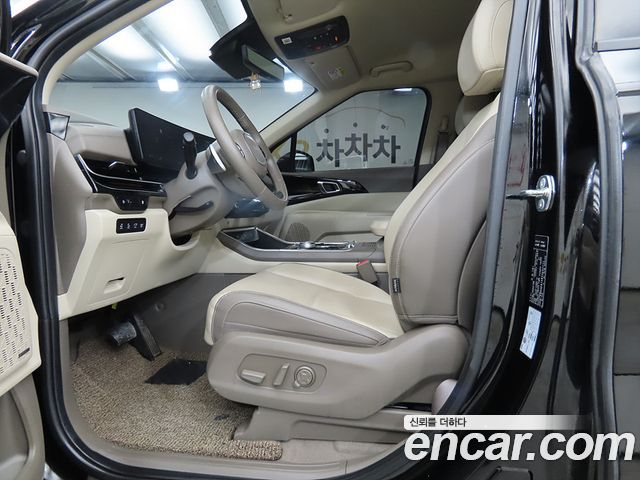 Kia Carnival HEV 9-Seater Hi-Limousine Signature — пробег 57 000 км — фото 5 из 5