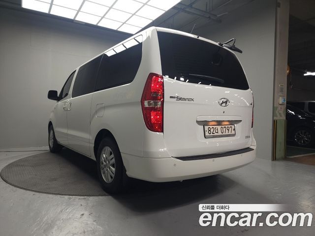 Hyundai Starex Van 5-Seater Modern — пробег 44 000 км — фото 4 из 5