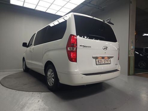 Hyundai Starex Van 5-Seater Modern — пробег 44 000 км — фото 4 из 5