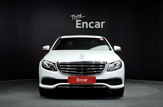 Mercedes-Benz E-Class E300 4MATIC Exclusive — пробег 40 604 км — фото 3 из 5