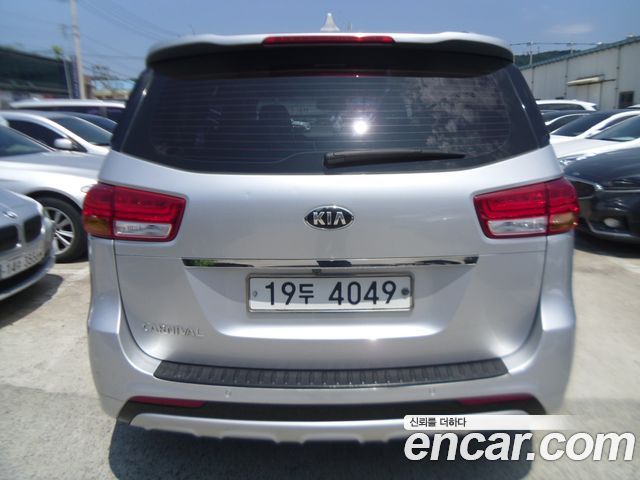 Kia Carnival 9-seater Prestige — пробег 210 137 км — фото 4 из 5
