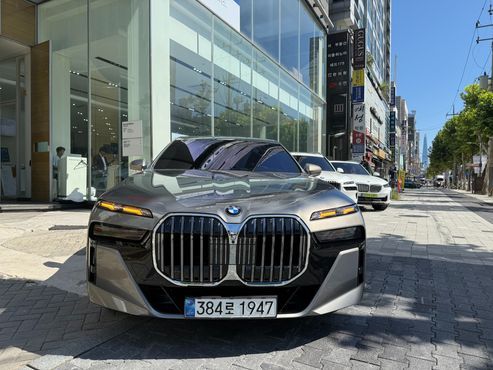 BMW 7-Series 740i xDrive M Sport — пробег 550 км — фото 1 из 5