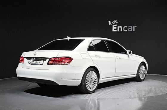 Mercedes-Benz E-Class E300 Elegance — пробег 106 464 км — фото 2 из 5