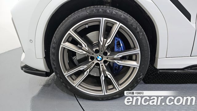 BMW X6 M50i — пробег 72 986 км — фото 5 из 5