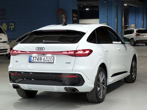 Audi Q5 45 TFSI Quattro Sportback S Line — пробег 15 км — фото 2 из 5