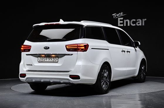 Kia Carnival 9-Seater Luxury — пробег 194 050 км — фото 2 из 5