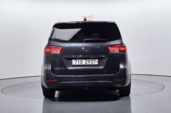 Kia Carnival 11-seater Prestige — пробег 76 243 км — фото 4 из 5