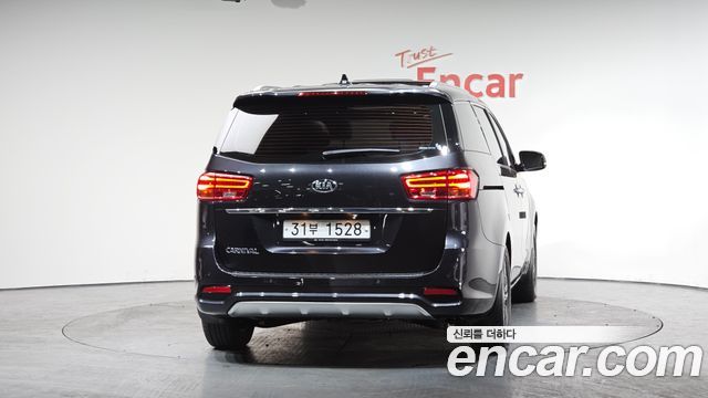 Kia Carnival из Кореи Encar