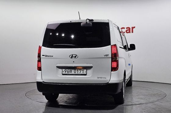 Hyundai Starex Van 5-Seater Style — пробег 32 955 км — фото 4 из 5