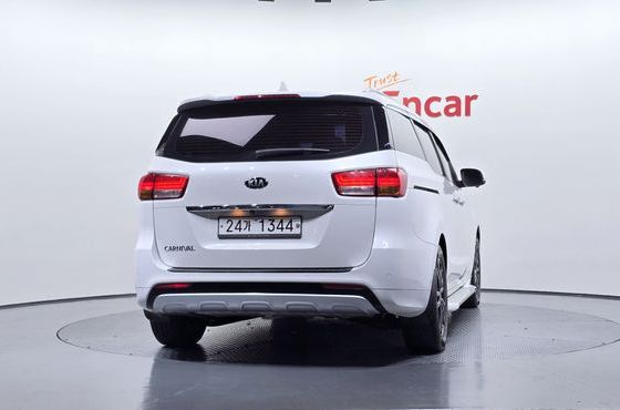 Kia Carnival 9-seater Prestige — пробег 82 179 км — фото 4 из 5