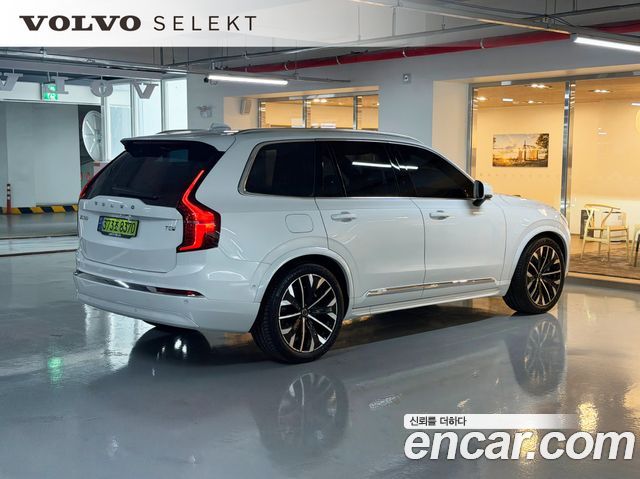 Volvo XC90 T8 Ultra Bright Hybrid — пробег 5 616 км — фото 2 из 5
