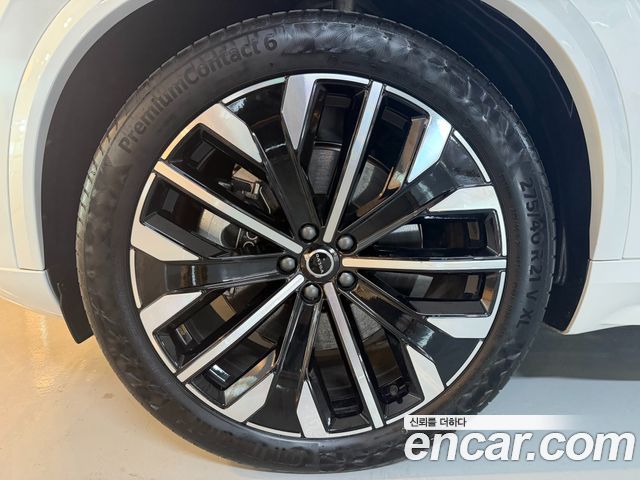 Volvo XC90 T8 Ultra Bright Hybrid — пробег 5 616 км — фото 5 из 5