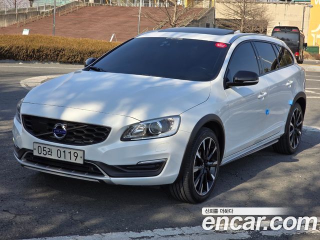 Volvo V60 T5 AWD — пробег 113 000 км — фото 3 из 5