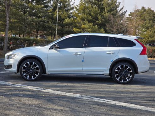 Volvo V60 T5 AWD — пробег 113 000 км — фото 4 из 5