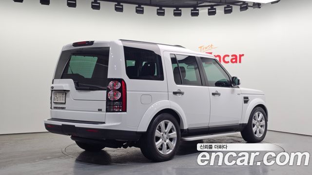 Land Rover Discovery 3.0 SDV6 SE — пробег 66 098 км — фото 2 из 5