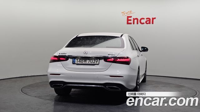 Mercedes-Benz E-Class E220d 4MATIC AMG Line — пробег 73 603 км — фото 4 из 5