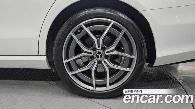 Mercedes-Benz E-Class E220d 4MATIC AMG Line — пробег 73 603 км — фото 5 из 5