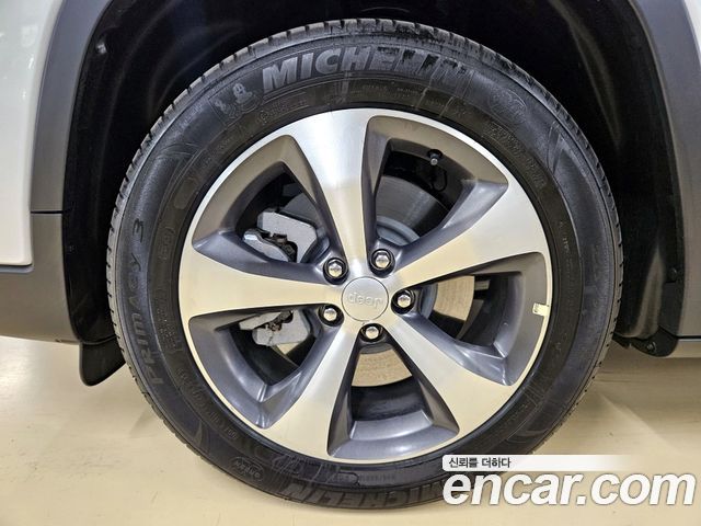 Jeep Cherokee 2.4 Limited 2WD — пробег 2 500 км — фото 5 из 5