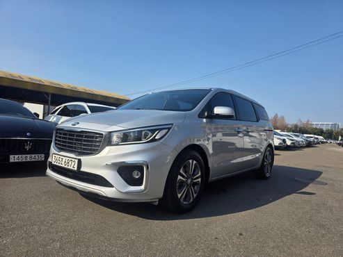 Kia Carnival 9-Seater Luxury — пробег 56 261 км — фото 1 из 5
