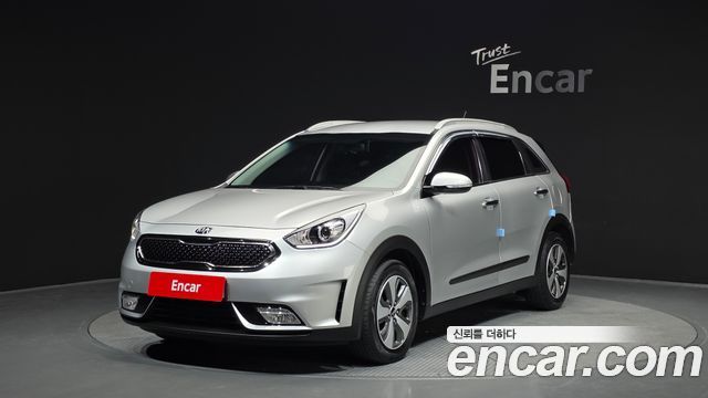 Kia Niro Prestige — пробег 137 964 км — фото 1 из 5