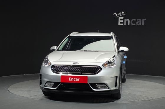 Kia Niro Prestige — пробег 137 964 км — фото 3 из 5