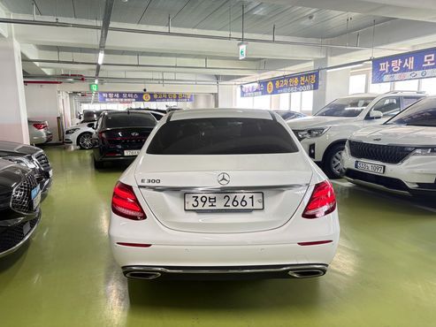 Mercedes-Benz E-Class E300 Avantgarde — пробег 65 909 км — фото 4 из 5