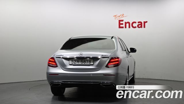 Mercedes-Benz E-Class E220d 4MATIC Avantgarde — пробег 85 530 км — фото 4 из 5