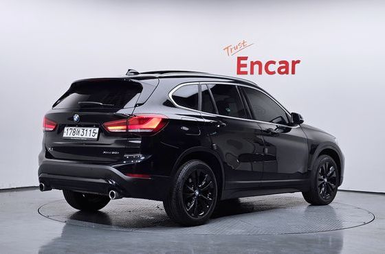 BMW X1 xDrive 20i Advantage — пробег 42 476 км — фото 2 из 5