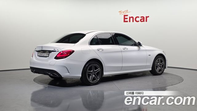 Mercedes-Benz C-Class C300e 4MATIC AMG Line — пробег 71 555 км — фото 2 из 5