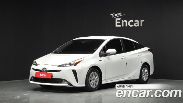 Toyota Prius 1.8 — пробег 56 879 км — фото 1 из 5