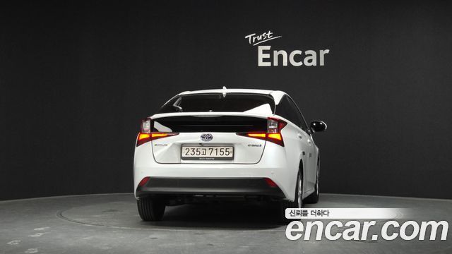 Toyota Prius 1.8 — пробег 56 879 км — фото 4 из 5