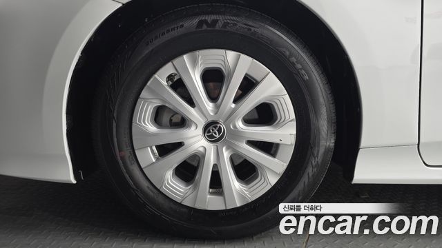 Toyota Prius 1.8 — пробег 56 879 км — фото 5 из 5