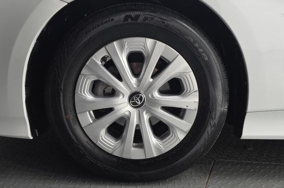 Toyota Prius 1.8 — пробег 56 879 км — фото 5 из 5