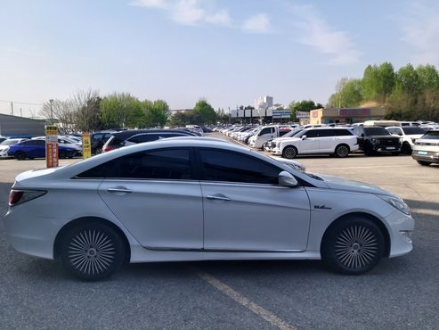 Hyundai Sonata 2.0 Premium — пробег 182 121 км — фото 4 из 5