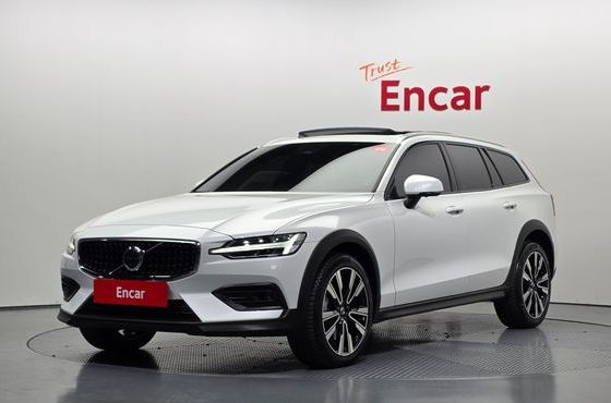 Volvo V60 B5 Ultimate AWD — пробег 17 986 км — фото 1 из 5