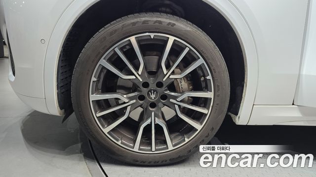 Maserati Grecale из Кореи Encar