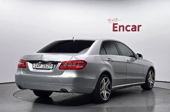 Mercedes-Benz E-Class E300 Elegance — пробег 87 554 км — фото 2 из 5