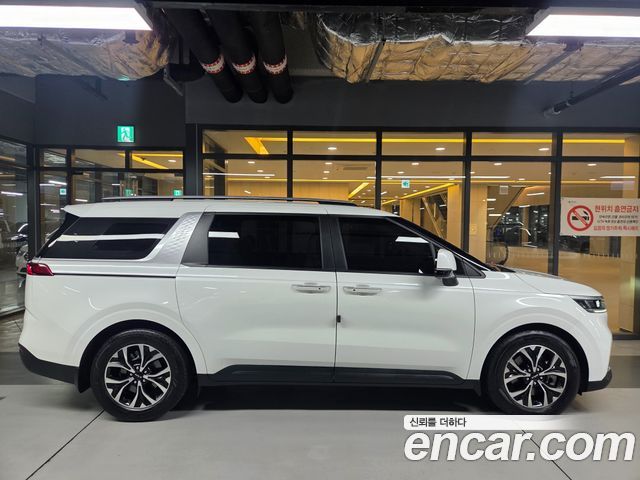 Kia Carnival 11-Seater Prestige — пробег 31 000 км — фото 3 из 5