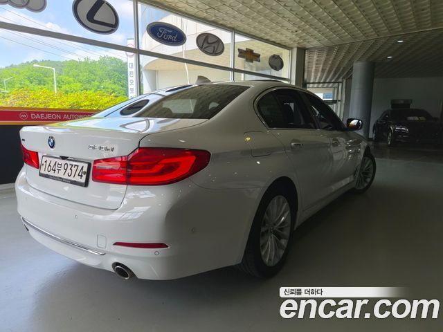 BMW 5-Series 520d xDrive Luxury Plus — пробег 178 487 км — фото 4 из 5