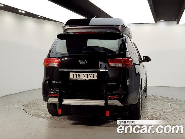 Kia Carnival 5-seater Wheelchair lift — пробег 83 430 км — фото 3 из 5