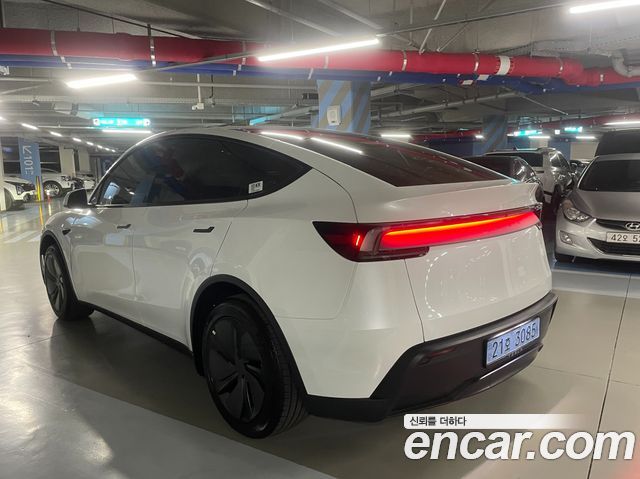 Tesla Model Y Premium RWD — пробег 600 км — фото 2 из 5
