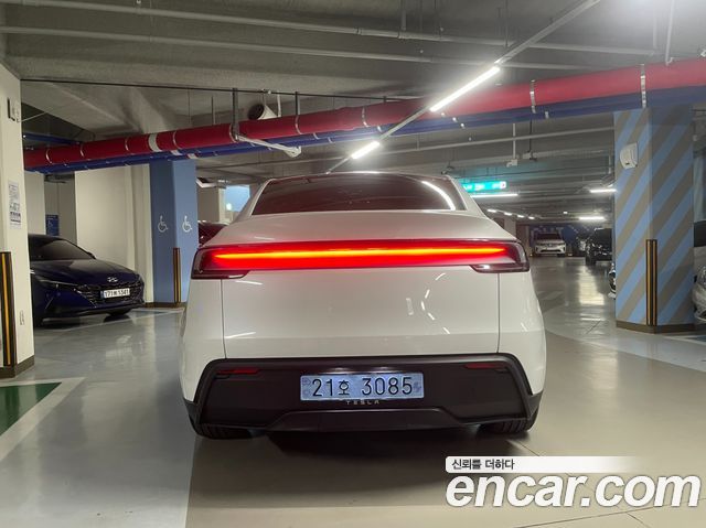 Tesla Model Y Premium RWD — пробег 600 км — фото 4 из 5