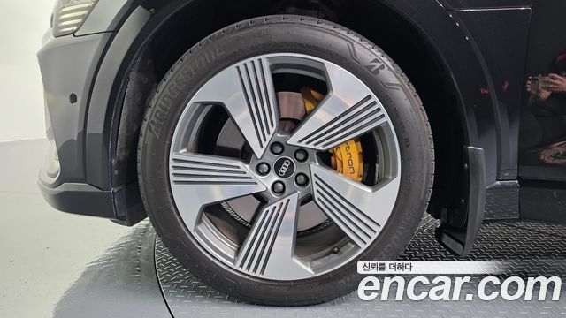 Audi e-tron из Кореи Encar