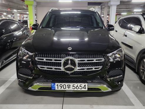 Mercedes-Benz GLE-Class GLE300d 4MATIC — пробег 17 000 км — фото 1 из 5